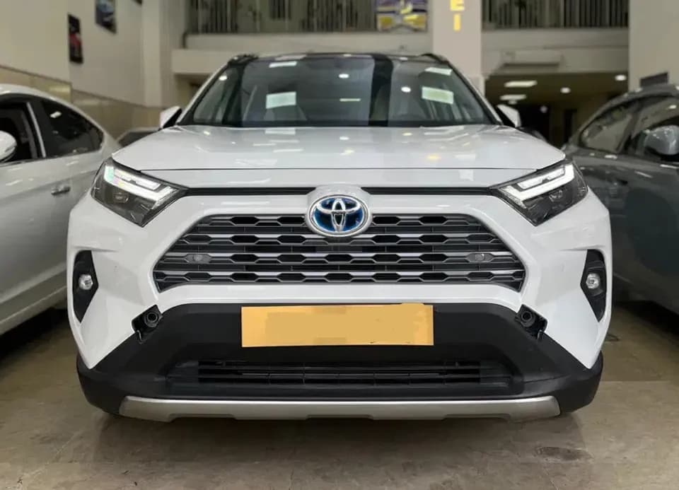 بررسی اجمالی تویوتا راوفور هیبرید و نظرات مردمی کاربران و مالکان