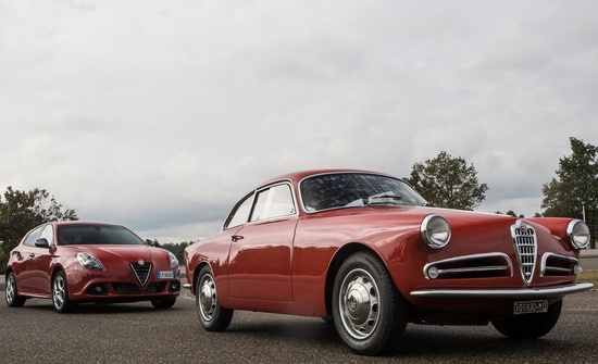 نسل اول و سوم آلفارومئو جولیتا مدل 1954 - 2017 قرمز