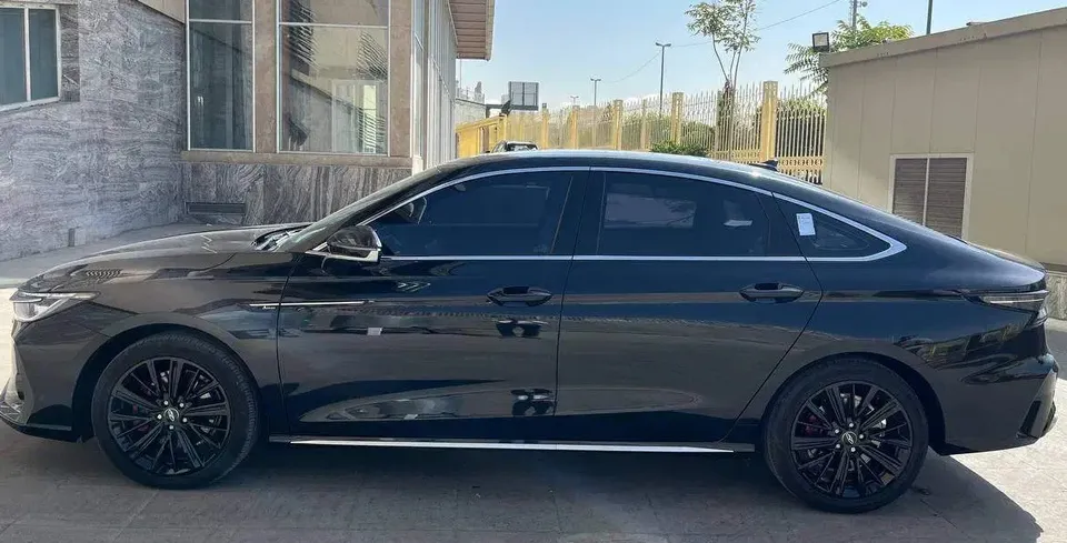 نمای کناری فونیکس آریزو ۸ نمای کناری فونیکس آریزو ۸