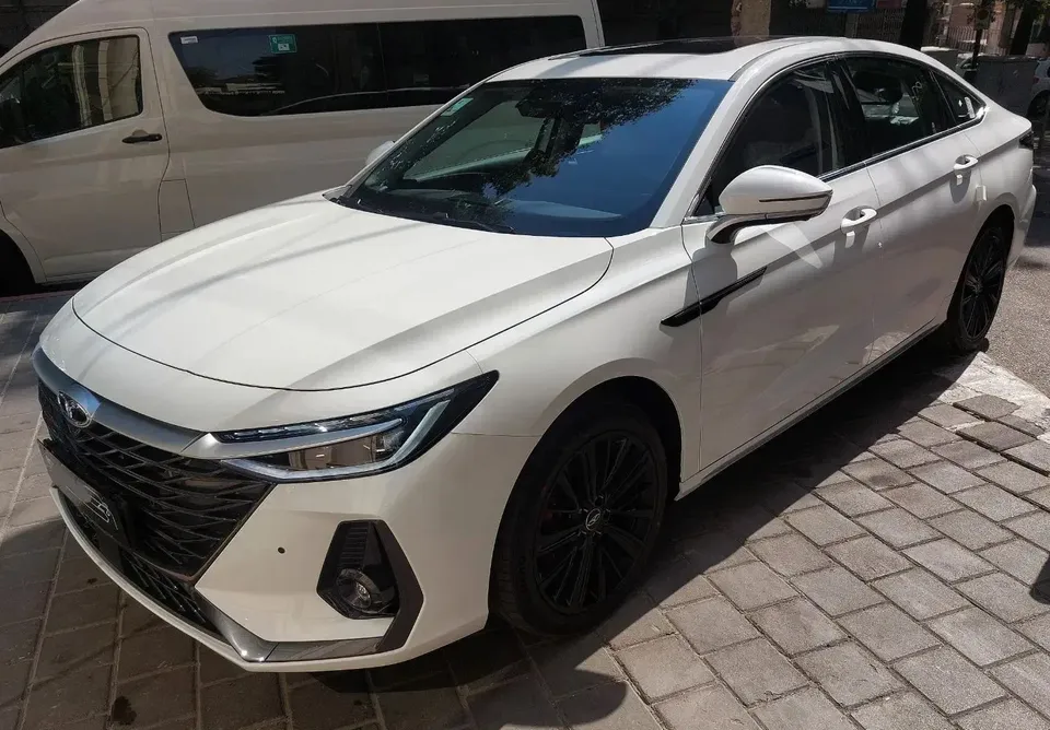 نمای جلو و کناری فونیکس آریزو ۸ نمای جلو و کناری فونیکس آریزو ۸