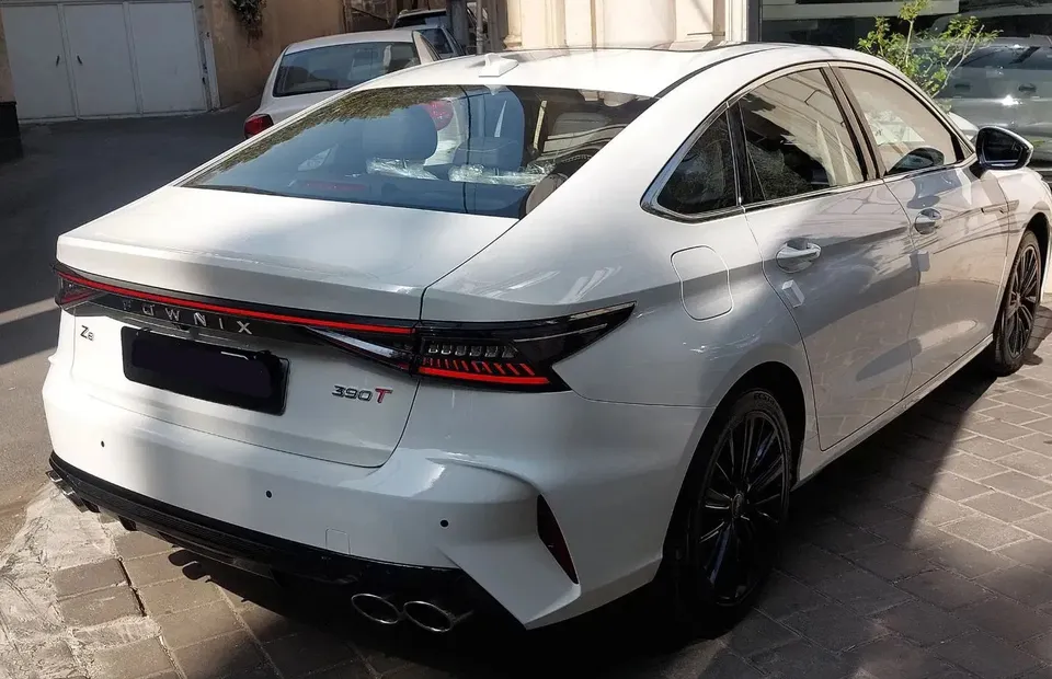 نمای عقب و کناری فونیکس آریزو ۸ نمای عقب و کناری فونیکس آریزو ۸