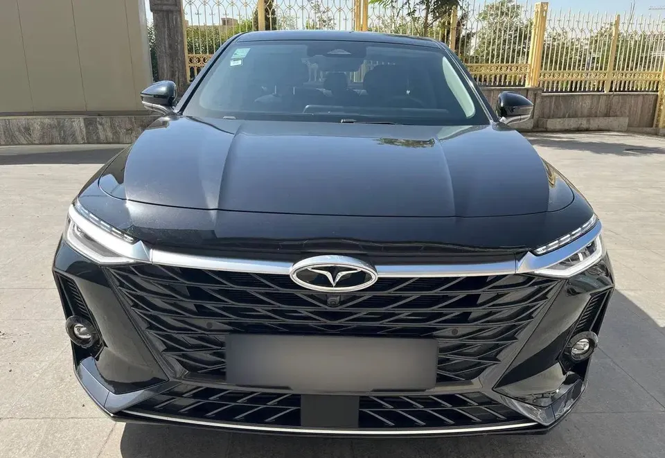 نمای جلو فونیکس آریزو ۸ نمای جلو فونیکس آریزو ۸