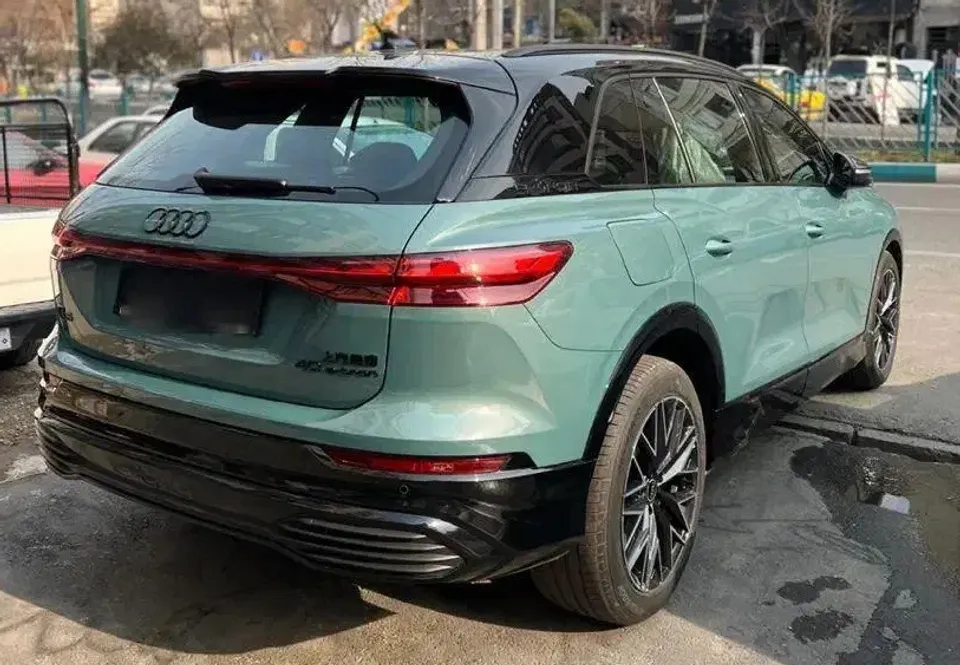 آئودی Q5 e-tron سبز