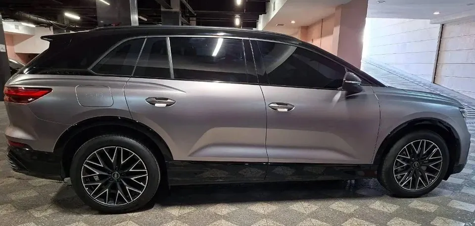 نمای کناری آئودی Q5 e-tron
