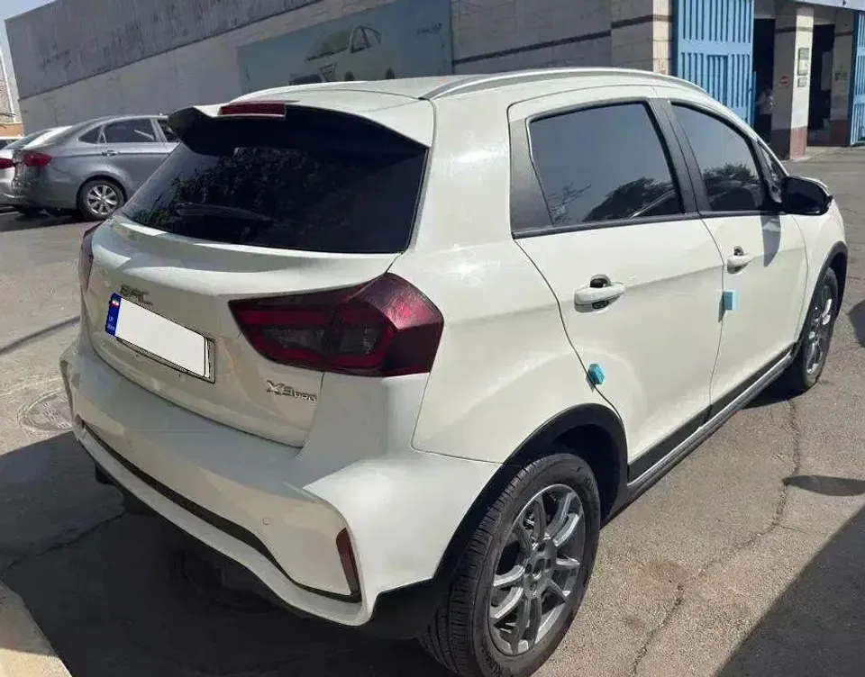 نمای بی ای سی ایکس 3 از نمای پشت سمت شاگرد نمای بی ای سی ایکس 3 از نمای پشت سمت شاگرد