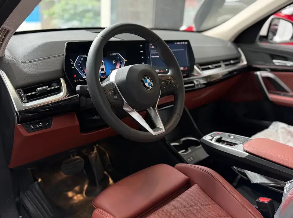 نمای داخل BMW X2 sDrive 25i نمای داخل BMW X2 sDrive 25i