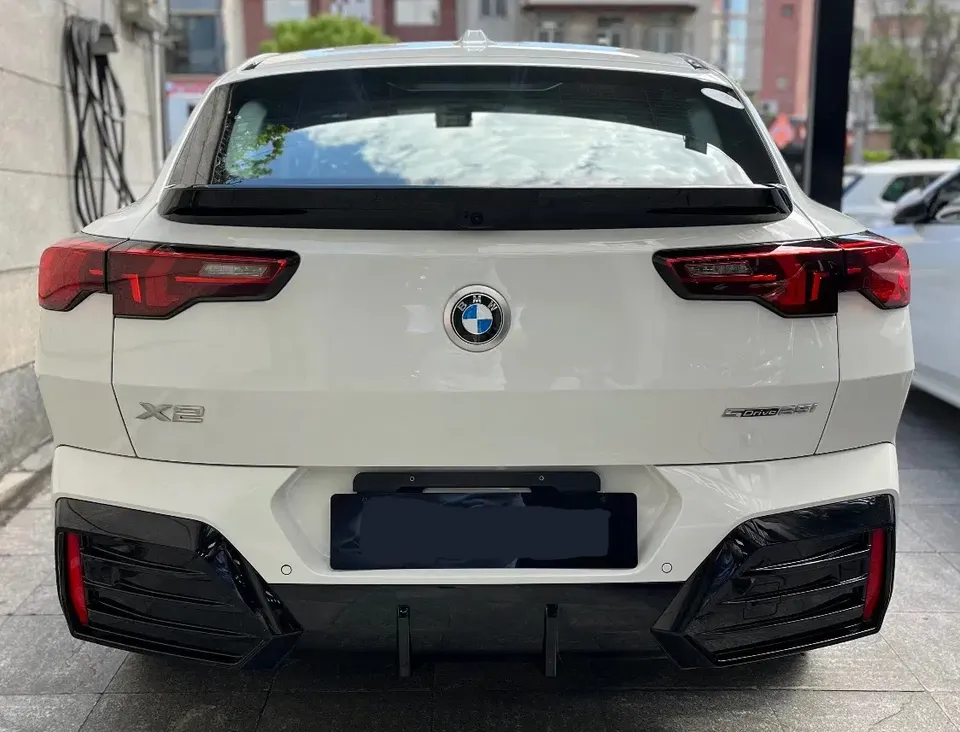 نمای عقب BMW X2 sDrive 25i نمای عقب BMW X2 sDrive 25i