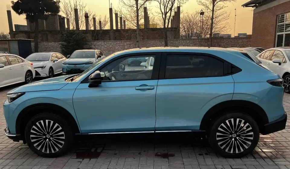 نمای کناری هوندا eNS1