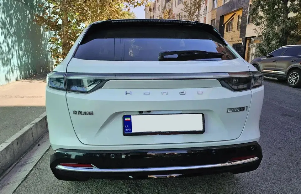 نمای عقب هوندا eNS1