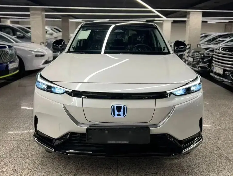 نمای جلو هوندا eNS1