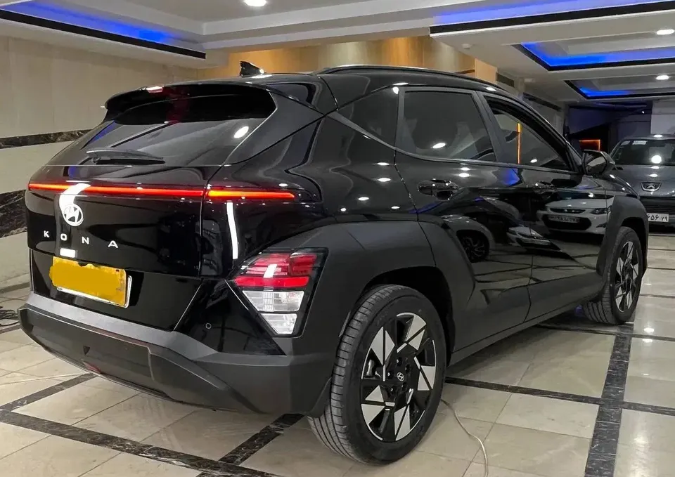 نمای هیوندای کونا از عقب سمت شاگرد نمای هیوندای کونا از عقب سمت شاگرد