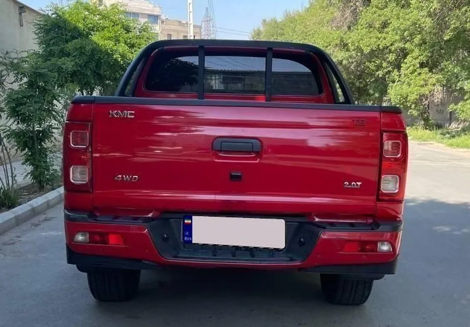 نمای عقب کی ام سی t8