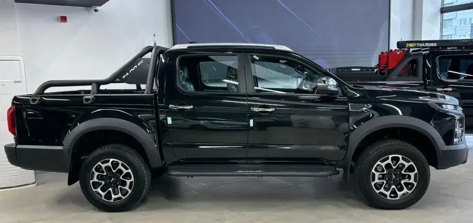 نمای کناری کی ام سی T9