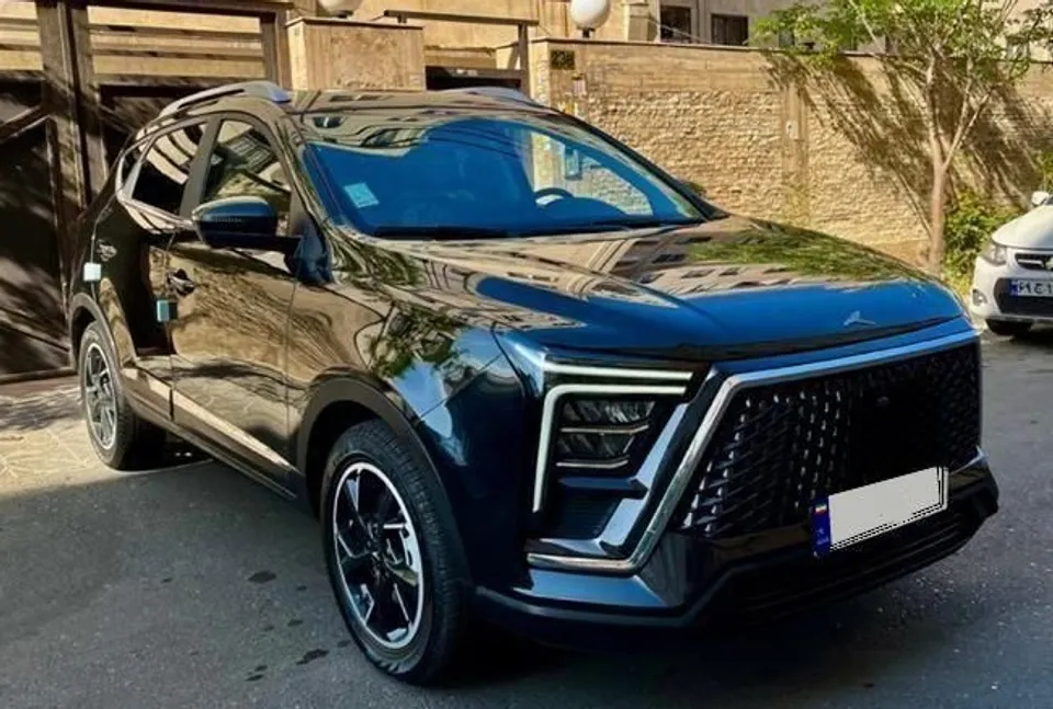 کی ام سی ایکس 5 از نمای کناری سمت شاگرد