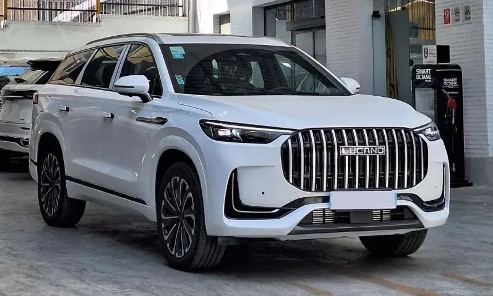 نمای جلو و کناری لوکانو L8