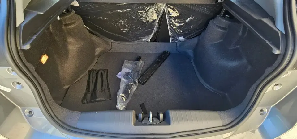 صندوق ام وی ام X33 کراس صندوق ام وی ام X33 کراس