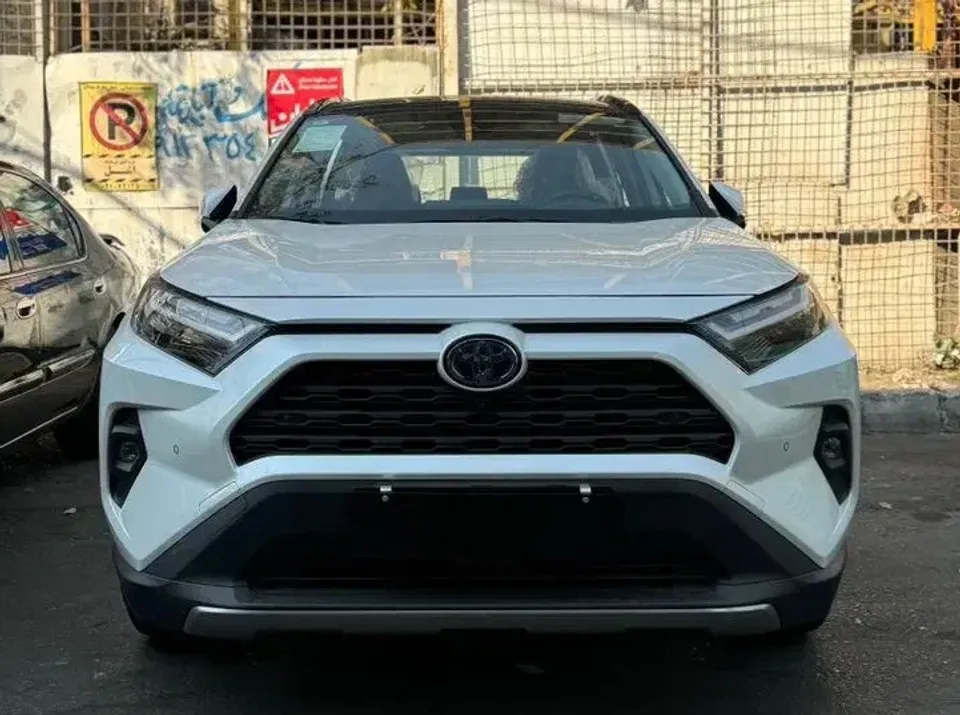 نمای جلو تویوتا راوفور ۲۰۲۴ هیبرید نمای جلو تویوتا راوفور ۲۰۲۴ هیبرید
