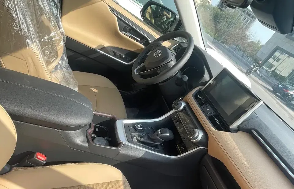 فضای داخلی تویوتا راوفور ۲۰۲۴ هیبرید فضای داخلی تویوتا راوفور ۲۰۲۴ هیبرید