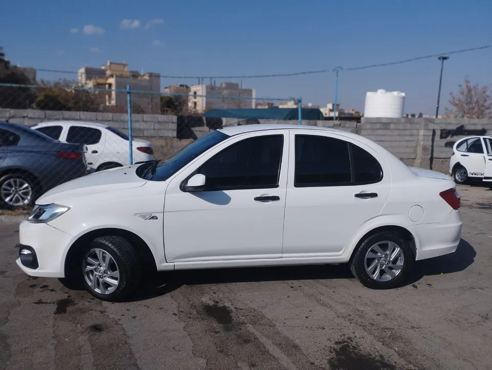 ساینا s اتوماتیک از نمای کناری