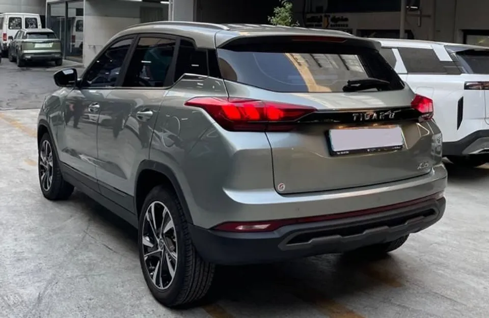 نمای عقب و کناری تیگارد x35
