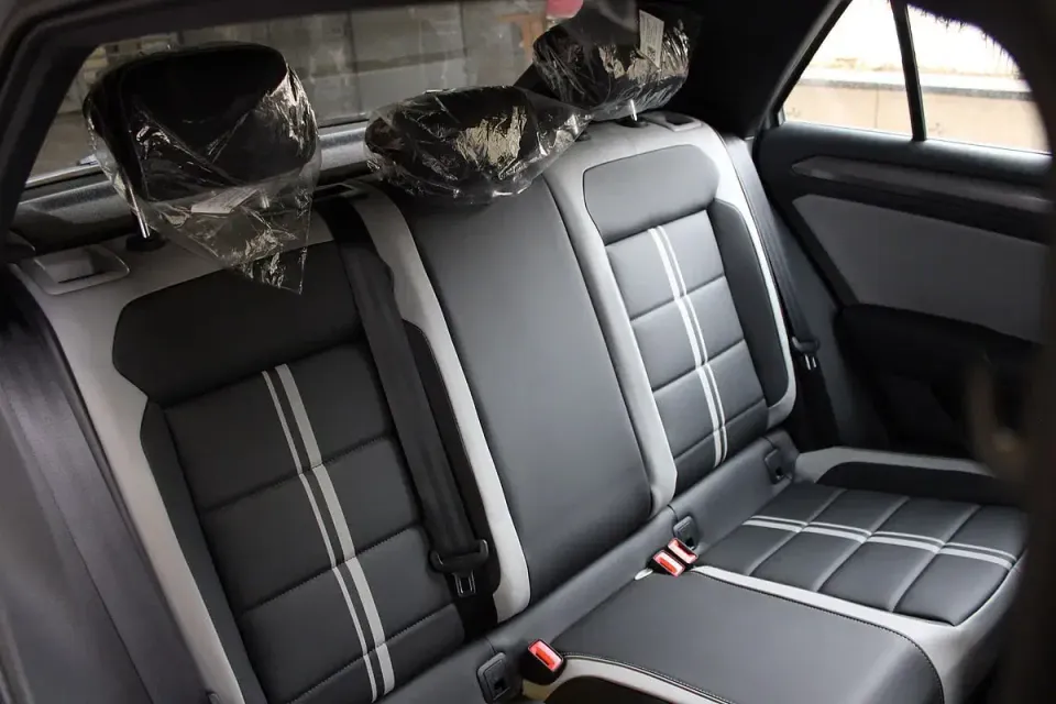 فولکس واگن تی راک از نمای صندلی های عقب فولکس واگن تی راک از نمای صندلی های عقب