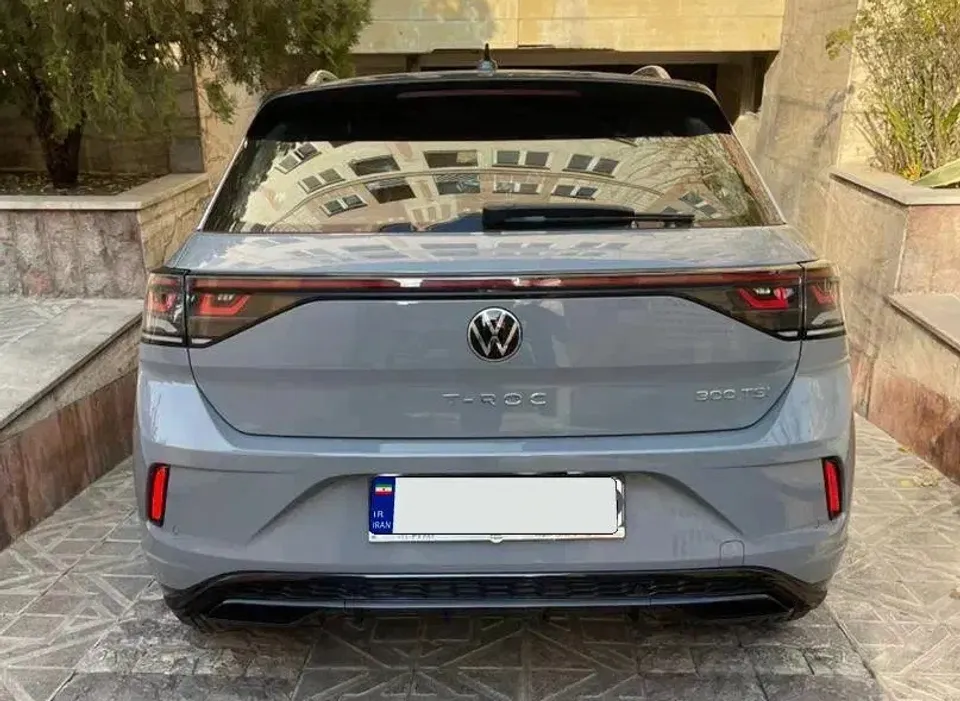 فولکس واگن تی راک از نمای عقب فولکس واگن تی راک از نمای عقب