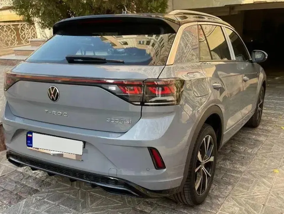 فولکس واگن تی راک از نمای عقب کنار سمت شاگرد فولکس واگن تی راک از نمای عقب کنار سمت شاگرد