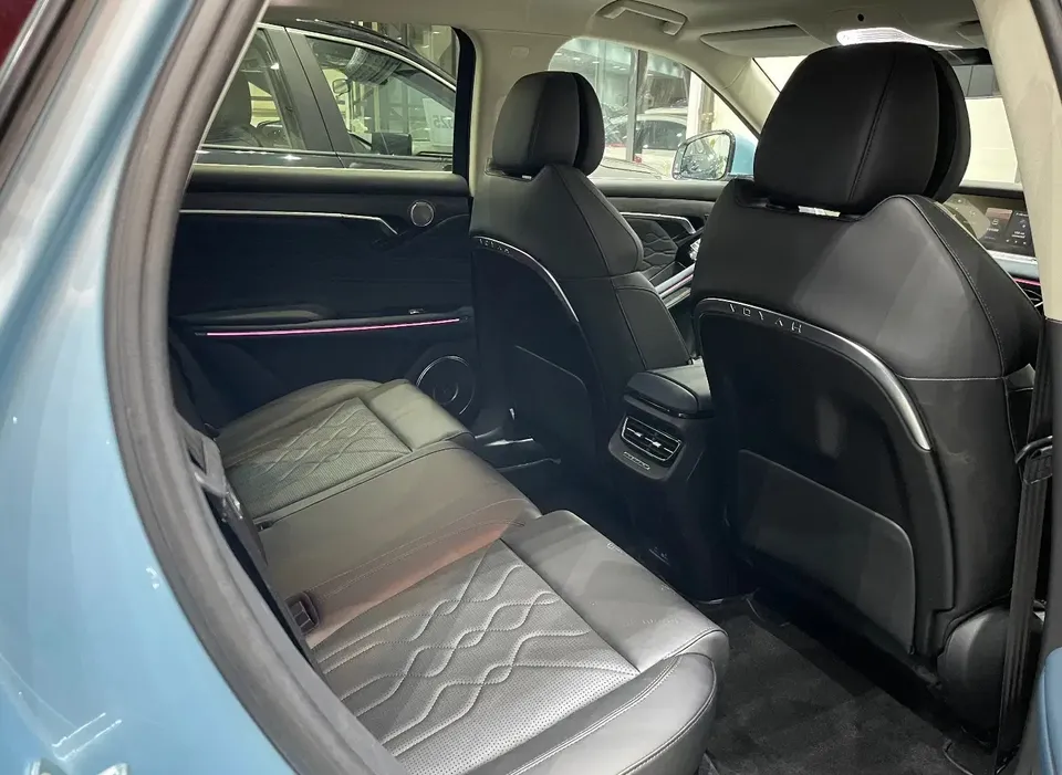 صندلی های عقب وویا فری